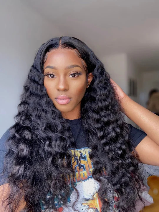 Malaysian - human - hair wig with a smooth and silky textureBella 100% Loose Wave Frontal Wig