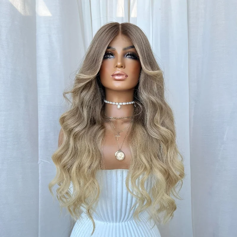 Lace wig with a wispy fringe for a soft and feminine lookLONDON | HD FULL LACE STRETCH CAP