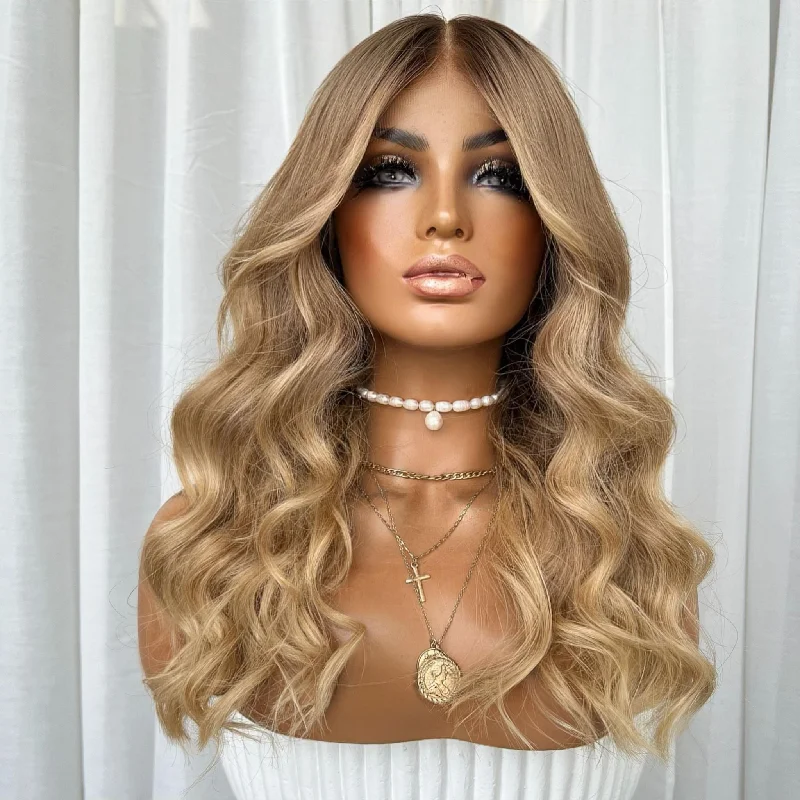 Lace wig with a wavy texture for a beachy lookLONDON | HD FULL LACE STRETCH CAP