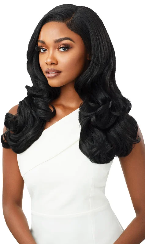 Lace wig with a 200 - density for a full and thick appearanceOutre LaceFront Wig | Melted Hairline | Harper