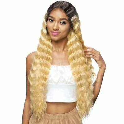 Lace wig with a curly texture for a bold and stylish choiceVanessa MELT Manny [Discontinued]