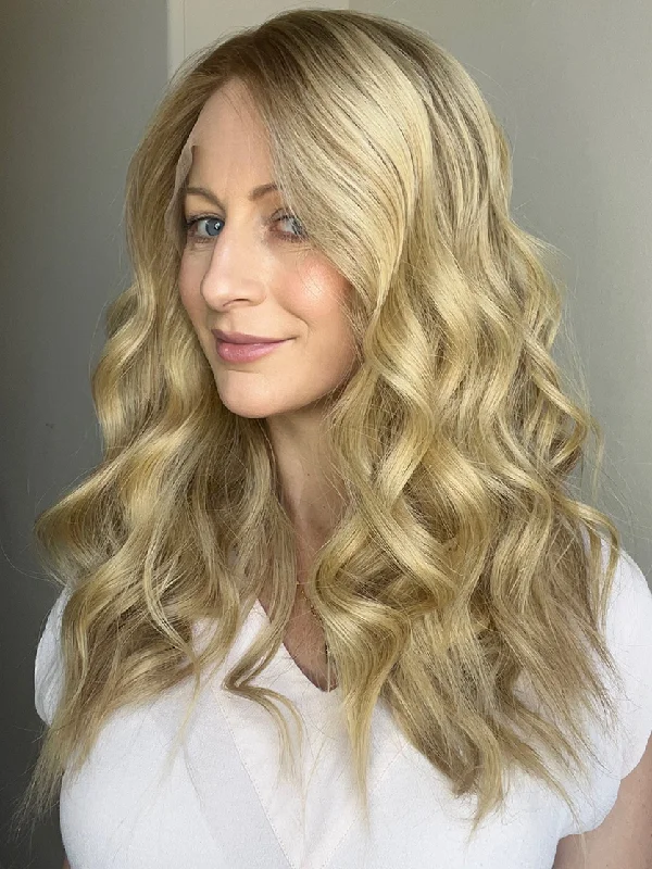 Wavy wig with a silk - base cap for a comfortable and smooth feelFashion Cream Blonde Ladies Wig