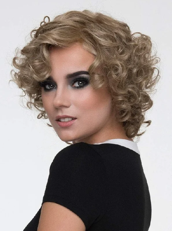 Body - wave wig with a full and voluminous lookMacey